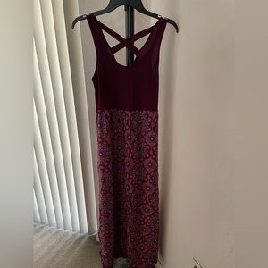 Beautiful pre-love Mudd Maxi dress. Great for summer/spring out wear.